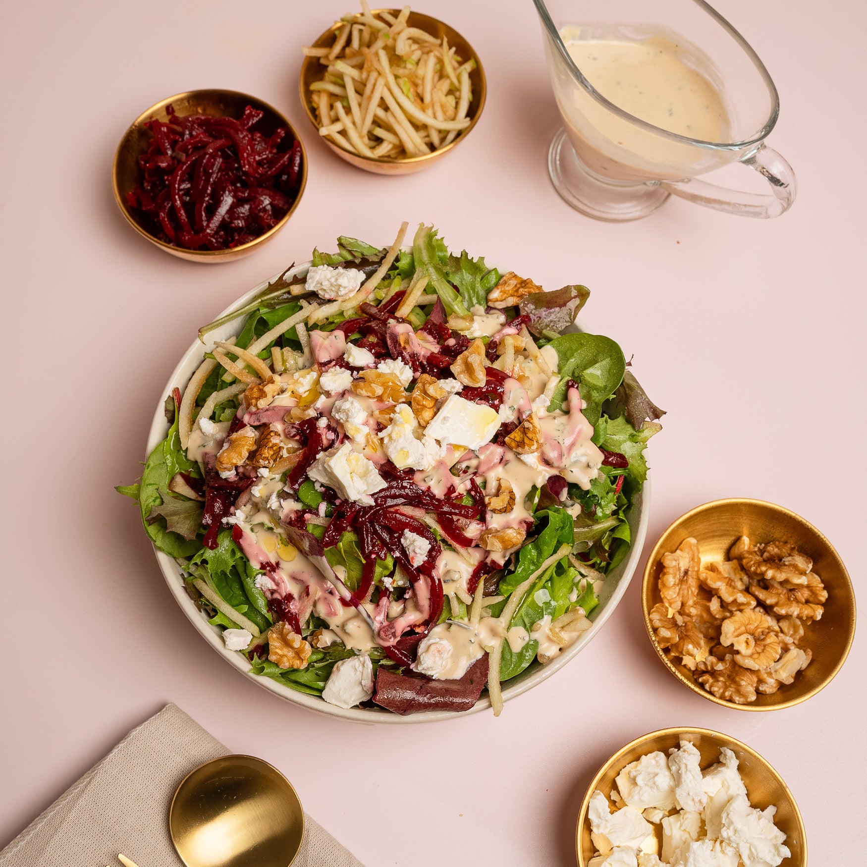 Winterlicher Salat mit Kräuterdressing - Wundermix GmbH