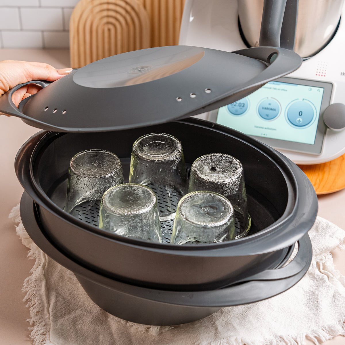 Einmachgläser sterilisieren im Varoma von Thermomix - Wundermix GmbH
