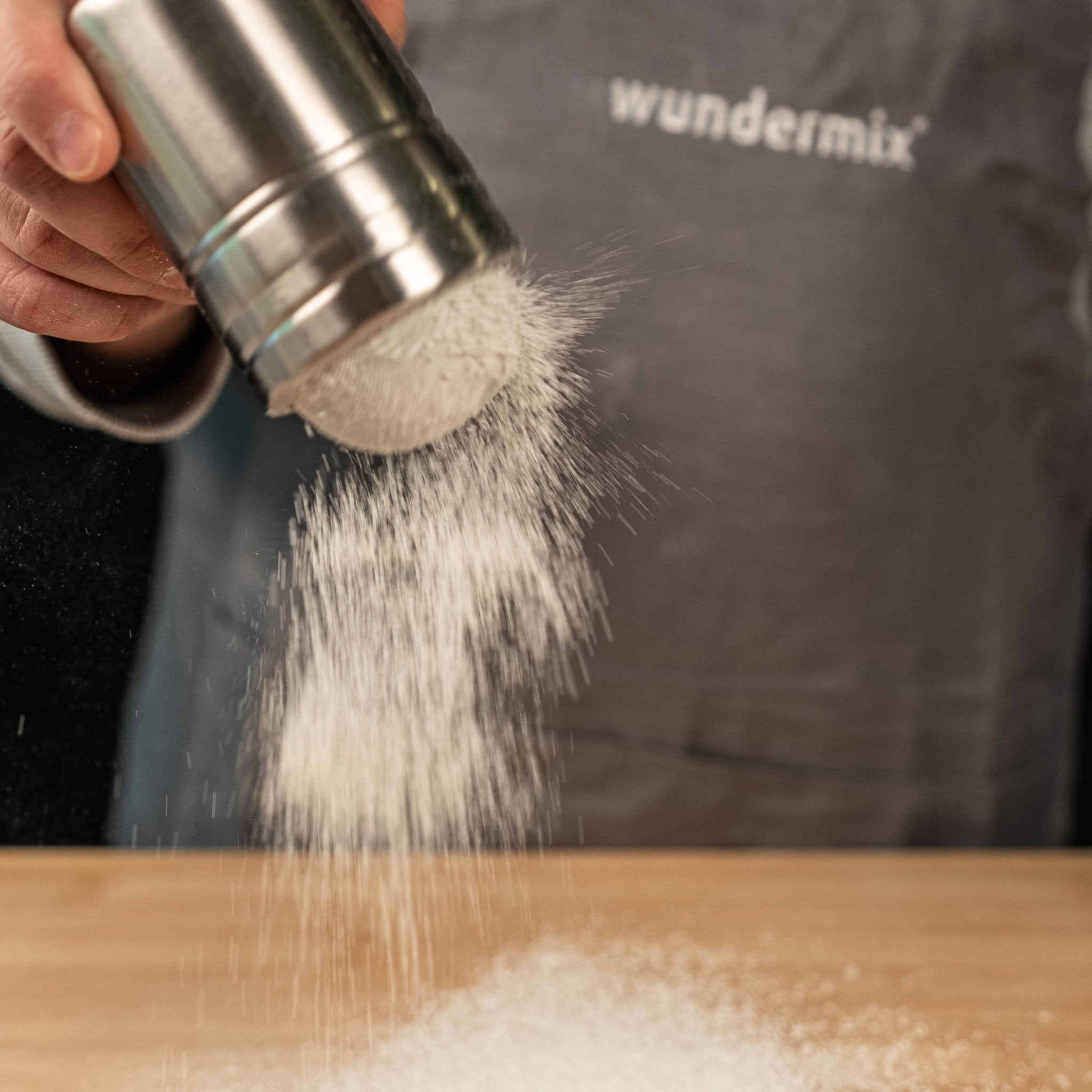 StreuPro | Edelstahl - Streuer für Mehl, Puderzucker, Kakaopulver, Zimtzucker - Wundermix GmbH
