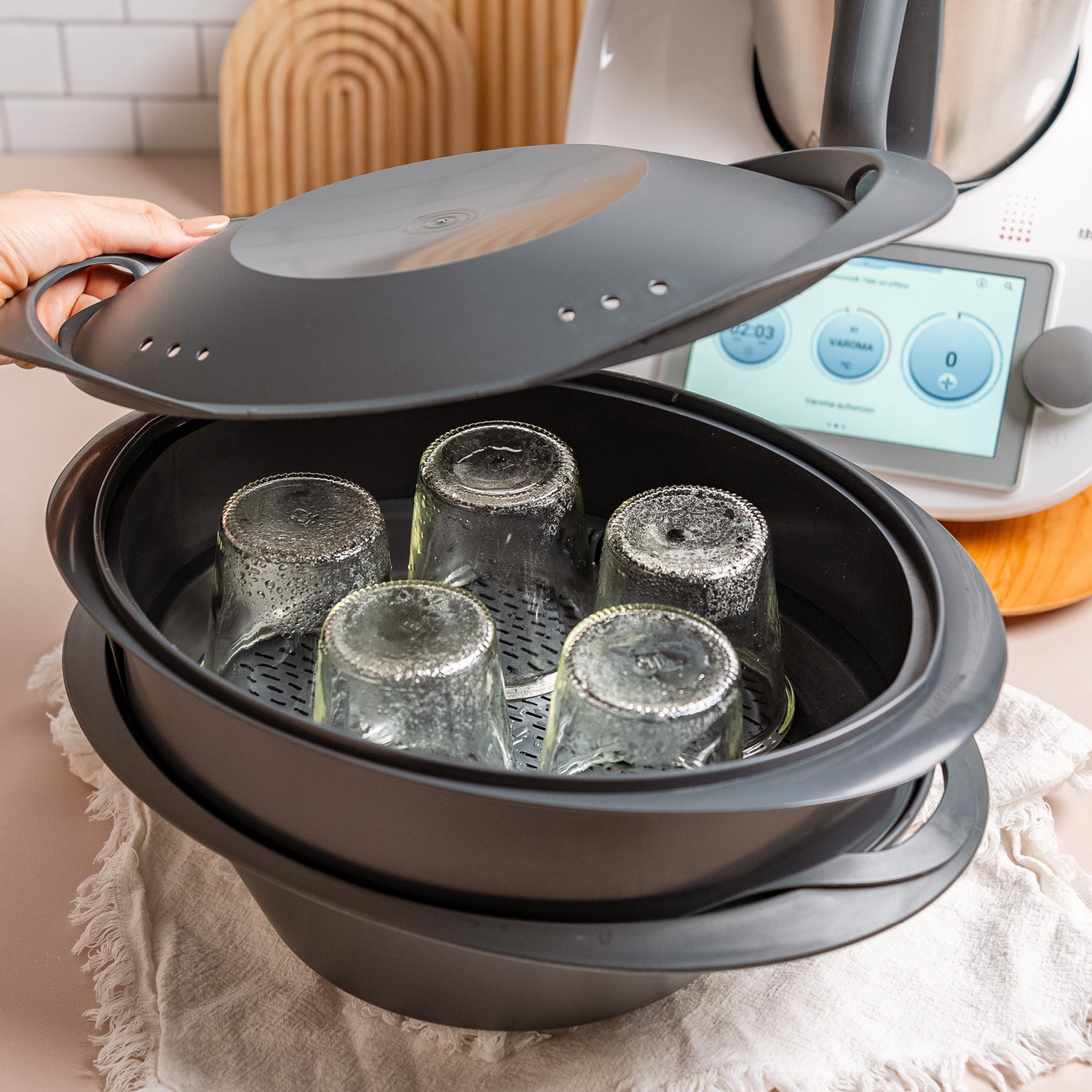 Einmachgläser sterilisieren im Varoma von Thermomix - Wundermix GmbH