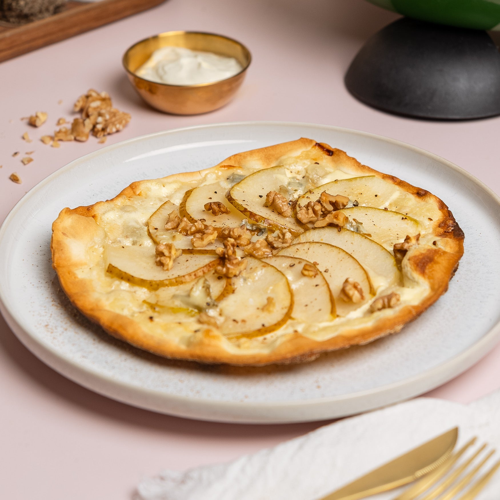 Flammkuchen mit Birne und Gorgonzola mit dem Thermomix - Wundermix GmbH