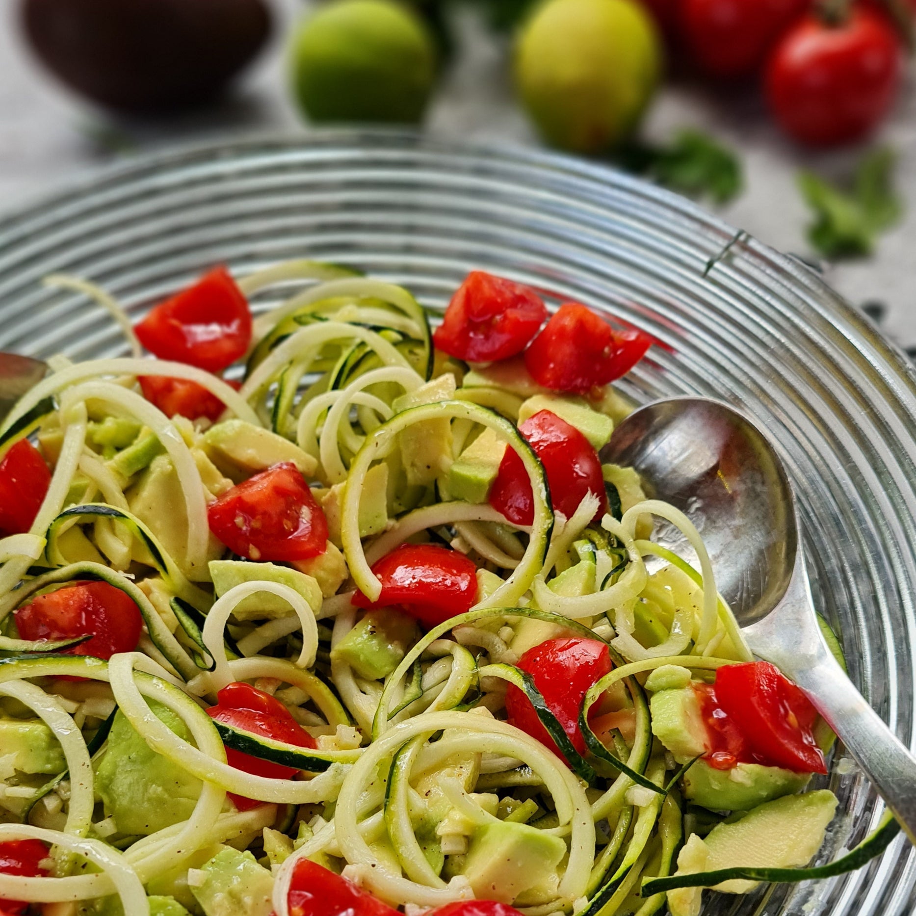 Sommerlicher Zoodle-Salat - Wundermix GmbH